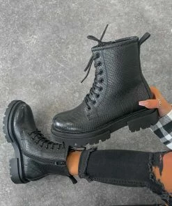 AJ Voyage Footwear BLIZZARD Chunky Platform Lace Up Ankle Boots - Black Croc